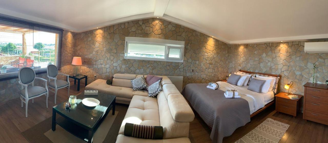 Doormat# Wait 'N Sea, Jacuzzi, Luxury Stone House Apartment Епаноми Екстериор снимка