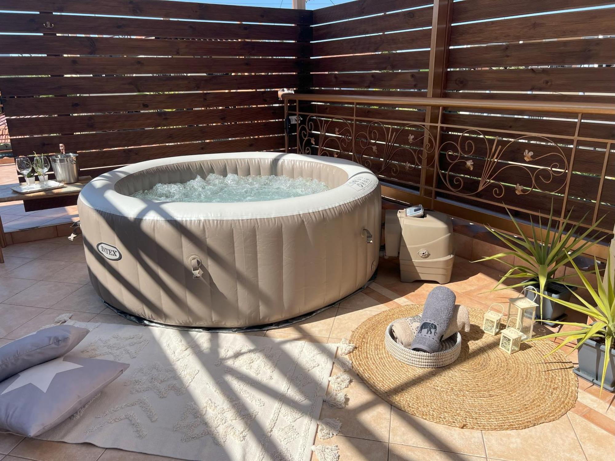 Doormat# Wait 'N Sea, Jacuzzi, Luxury Stone House Apartment Епаноми Екстериор снимка
